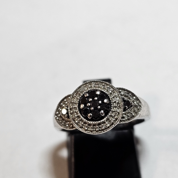 Kay Jewelers Black & White Diamonds in Sterling Silver Size 7! - Picture 4 of 7